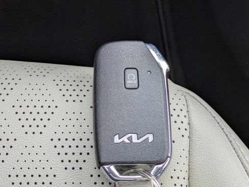 Certified 2023 Kia Seltos SX w/ SX Sunroof Package AWD/4WD image 26