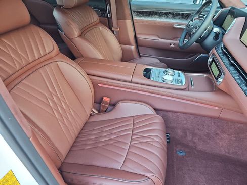 Used 2025 Genesis G90 3.5T AWD/4WD image 18
