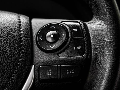 Used 2018 Toyota Corolla FWD image 29