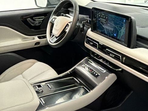 New 2026 Lincoln Aviator AWD image 10
