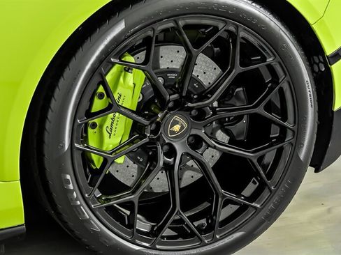 Used 2022 Lamborghini Huracan EVO RWD image 15