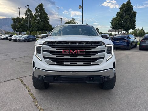 Used 2022 GMC Sierra 1500 SLE w/ X31 Off-Road Package AWD/4WD image 8