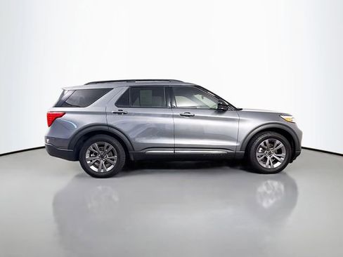 Used 2022 Ford Explorer XLT w/ Equipment Group 202A RWD image 8