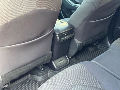 Used 2022 Toyota Highlander LE image 16