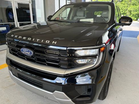 Certified 2025 Ford Expedition Platinum AWD/4WD image 1
