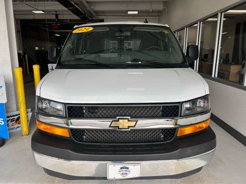 Used 2024 Chevrolet Express 2500 w/ Driver Convenience Package RWD image 3