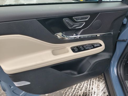 New 2026 Lincoln Corsair Premiere image 8