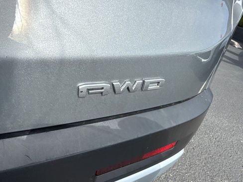 Used 2023 GMC Acadia SLT image 7