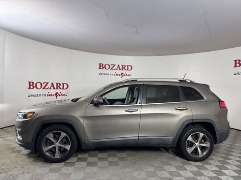 Used 2019 Jeep Cherokee Limited image 5