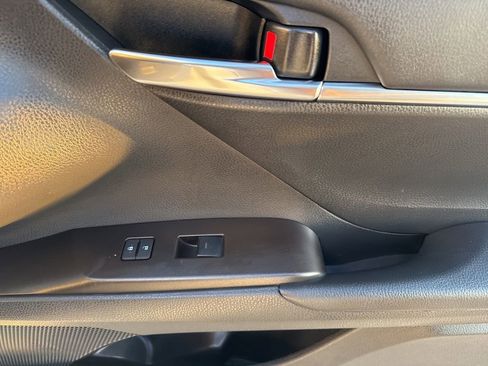 Used 2024 Toyota Camry SE image 31
