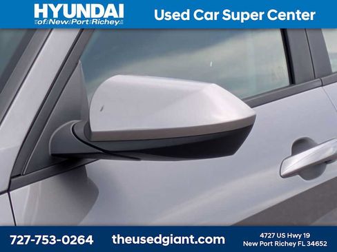Used 2024 Hyundai Elantra SE FWD image 11