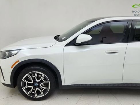 Used 2025 BMW X2 xDrive28i AWD/4WD image 4