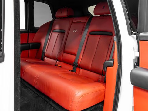 Used 2021 Rolls-Royce Cullinan Black Badge image 42