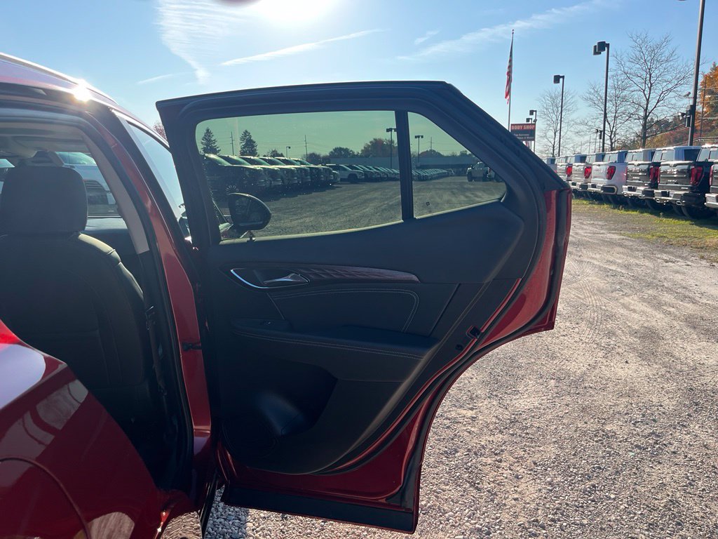 Used 2023 Buick Envision Avenir AWD/4WD image 30