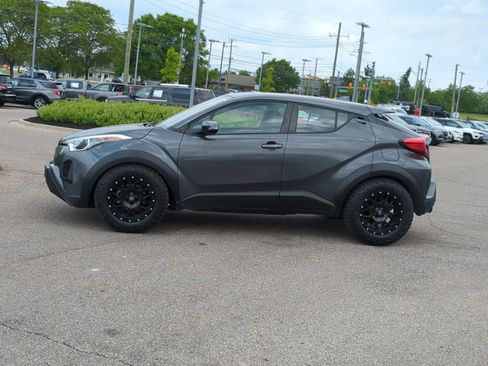 Used 2019 Toyota C-HR LE FWD image 5