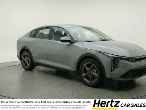 Used 2025 Kia K4 LXS image 1