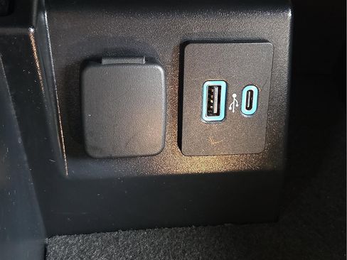 Used 2023 Ford Explorer Limited image 21