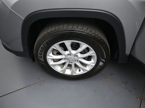 Used 2019 Jeep Cherokee Latitude w/ Popular Appearance Group image 34