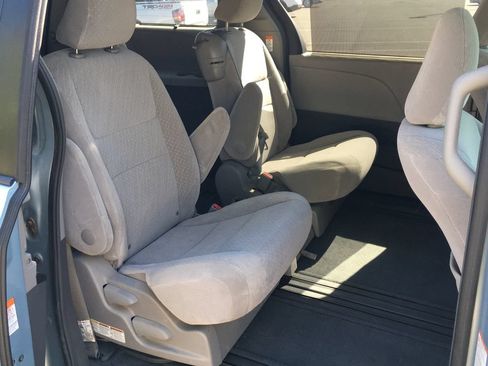 Used 2017 Toyota Sienna LE FWD image 8