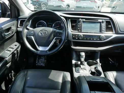 Certified 2017 Toyota Highlander Limited w/ Carpet Mat Package AWD/4WD image 13