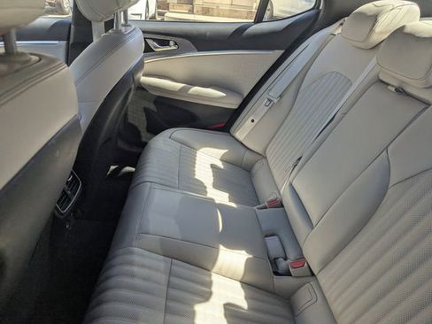 Used 2023 Genesis G70 2.0T w/ Sport Prestige Package image 9