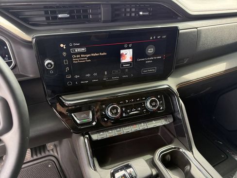 Used 2023 GMC Sierra 1500 AT4 w/ Technology Package AWD/4WD image 17