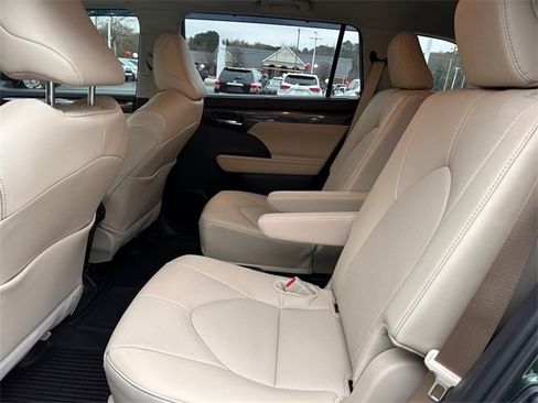 Used 2025 Toyota Highlander Limited image 13