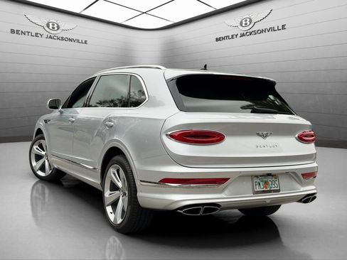 Used 2024 Bentley Bentayga Extended Wheelbase image 3