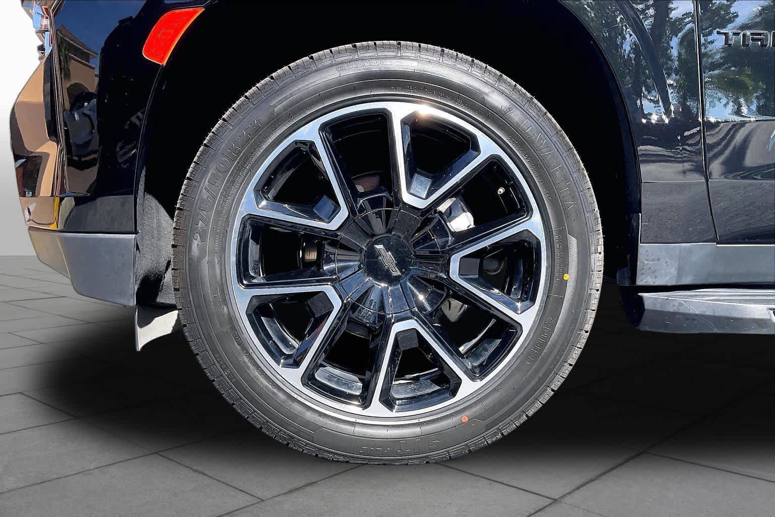 Used 2023 Chevrolet Tahoe RST w/ Luxury Package AWD/4WD image 10