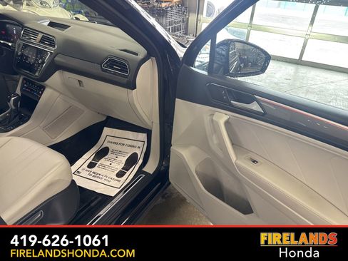 Used 2023 Volkswagen Tiguan SE R-Line image 34