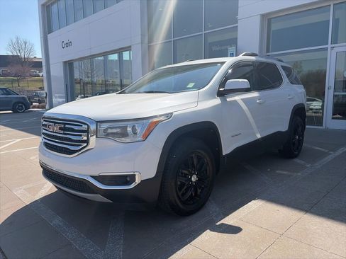Used 2019 GMC Acadia SLT image 3