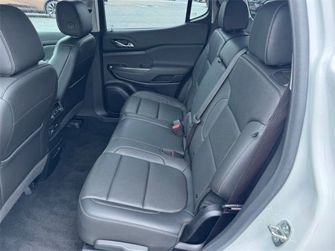 Used 2023 GMC Acadia SLT image 10