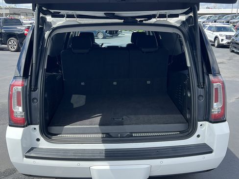 Used 2017 GMC Yukon XL SLT AWD/4WD image 8