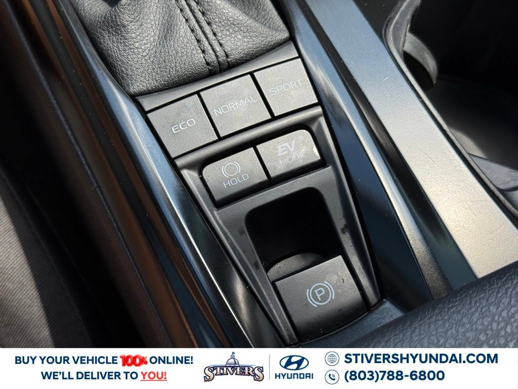Used 2025 Toyota Camry LE FWD image 33