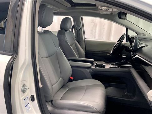 Used 2021 Toyota Sienna XLE w/ XLE Plus Package AWD/4WD image 11