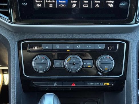 Used 2022 Volkswagen Atlas Cross Sport SEL R-Line AWD/4WD image 13