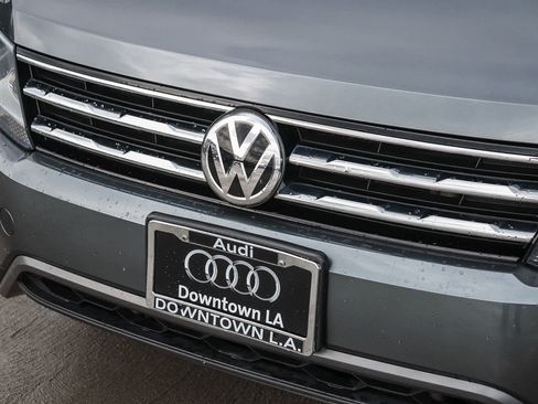 Used 2020 Volkswagen Tiguan SE w/ Panoramic Sunroof Package image 5