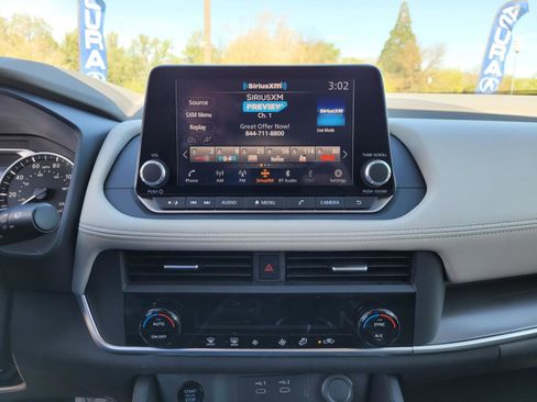 Used 2025 Nissan Rogue SV AWD/4WD image 25