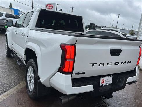 Certified 2025 Toyota Tacoma SR5 AWD/4WD image 13