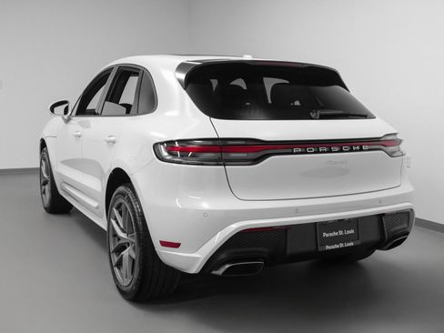 Used 2025 Porsche Macan image 3