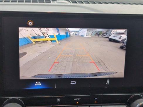 Used 2024 Chevrolet Colorado LT image 14