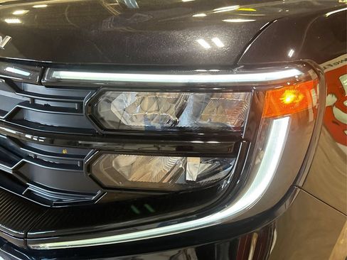 Certified 2025 Ford Expedition Active AWD/4WD image 22