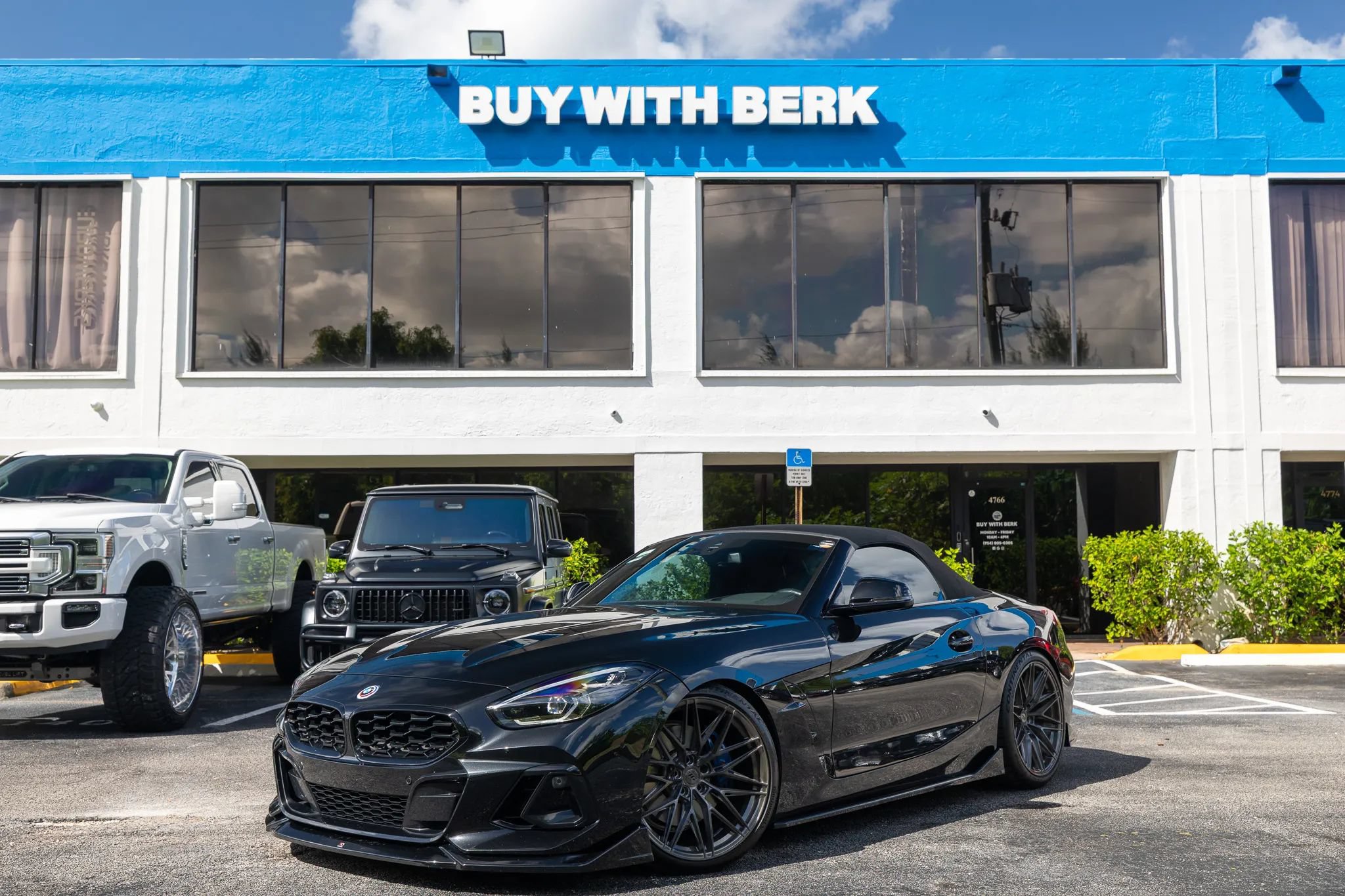 Used 2023 BMW Z4 M40i w/ Premium Package RWD image 2