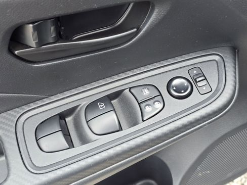 Used 2025 Nissan Versa S w/ Trunk Package image 21