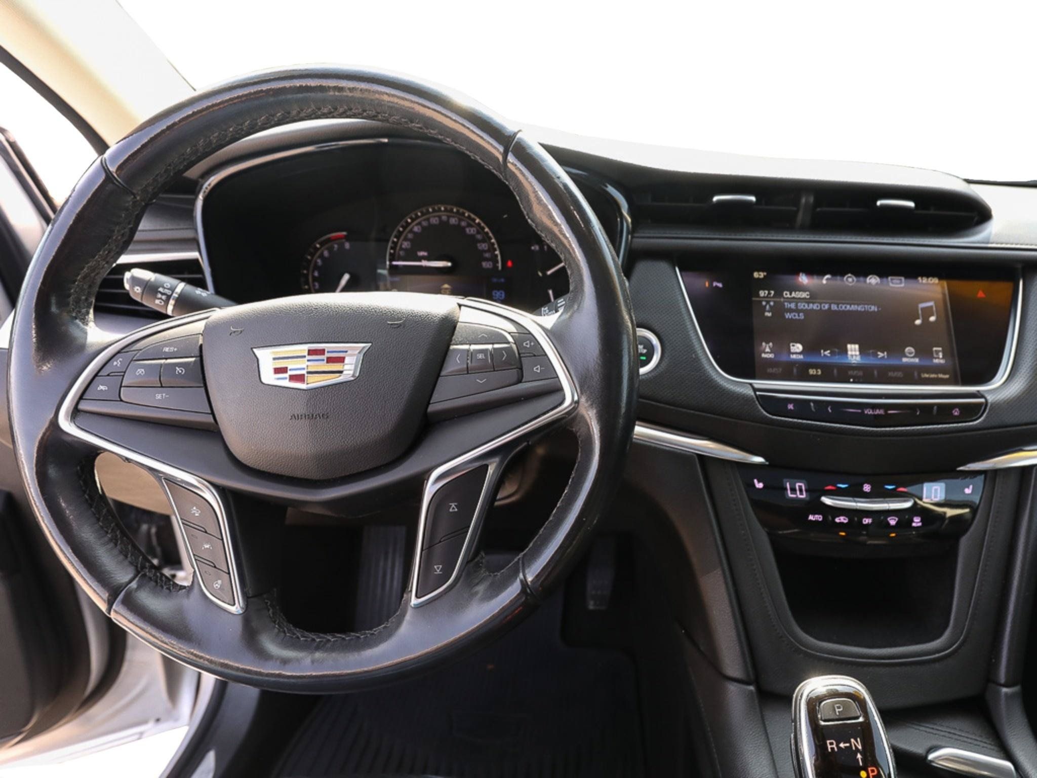 Used 2018 Cadillac XT5 Luxury w/ Driver Awareness Package AWD/4WD image 13