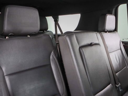 Used 2023 Chevrolet Suburban LT image 31