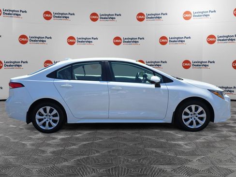 Used 2025 Toyota Corolla LE FWD image 8