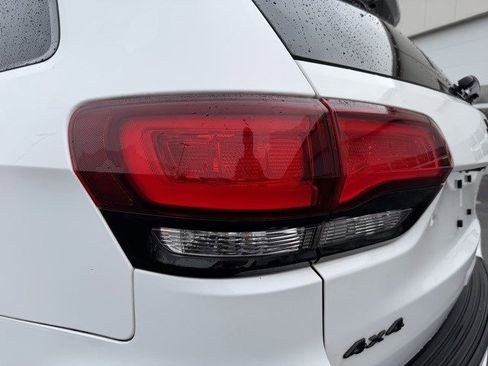 Used 2019 Jeep Grand Cherokee Altitude image 4