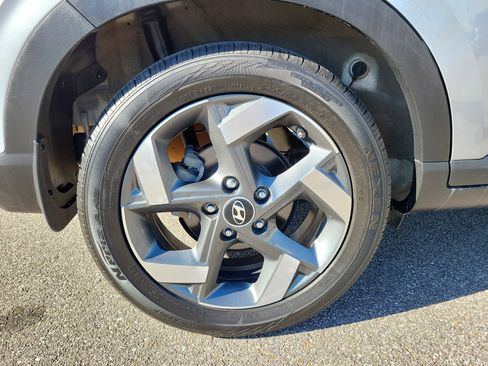 Used 2021 Hyundai Venue SEL image 26