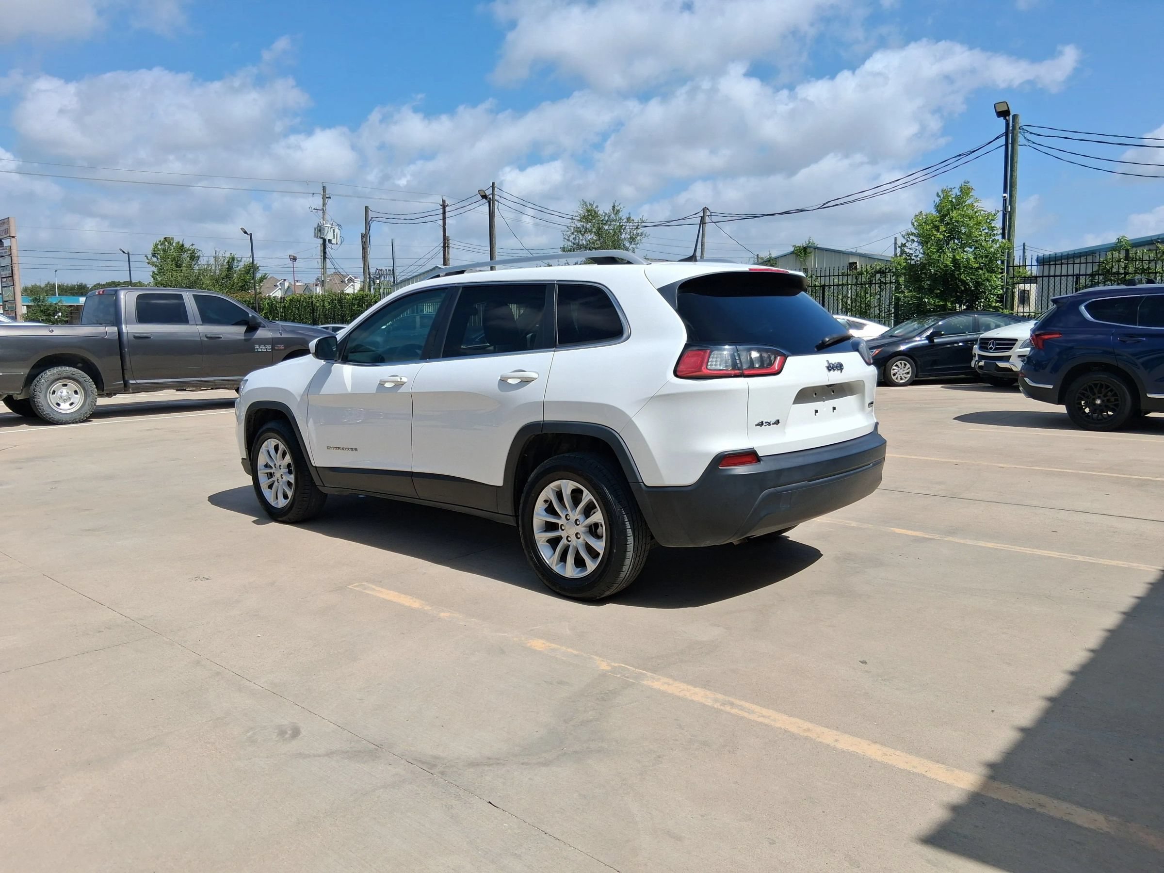 Used 2019 Jeep Cherokee Latitude w/ Popular Appearance Group AWD/4WD image 5